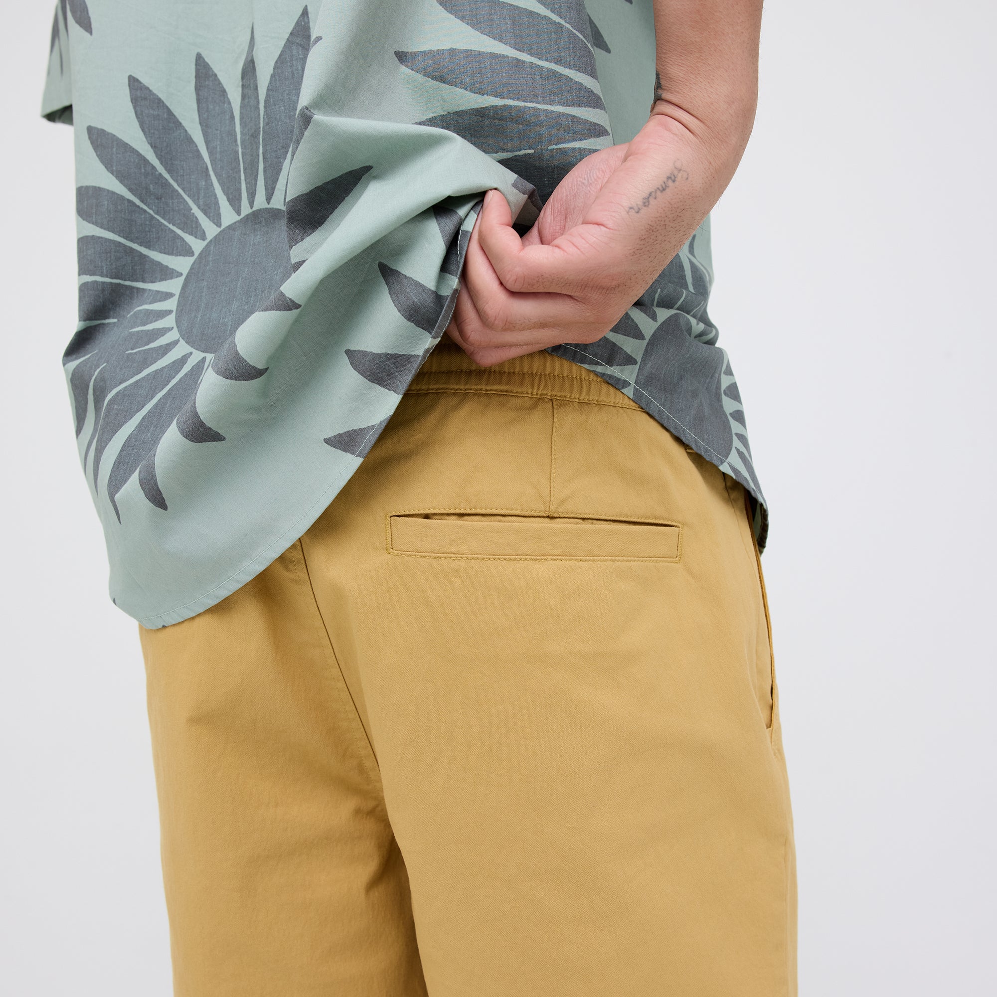 COMPOUND CHINO SHORT - Image 3